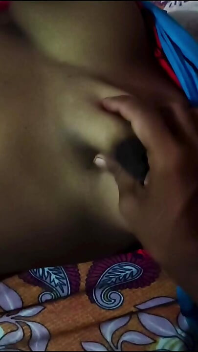Apna bhabhi ko ghar me bolay pore rate chodaiy kiya