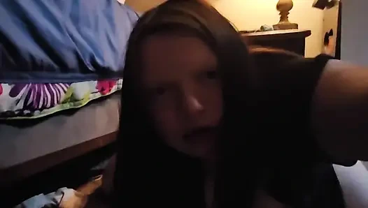 Yeni gece elbisesi, denemek zorunda kaldı.