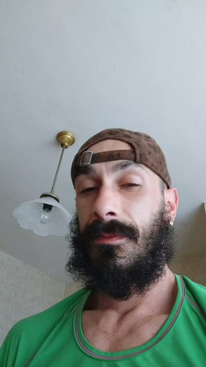 Just a small video in order to know basically how I look like thank you I'm new
