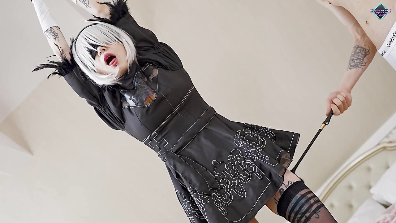Nier Automata 2b megkötözve és megbaszva