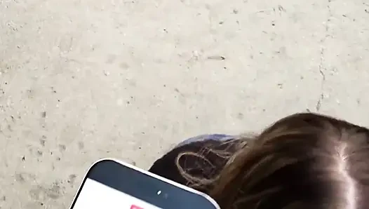 Sürtük Evli Kadın Barda Yarak Emerken Neredeyse Yakalanıyor