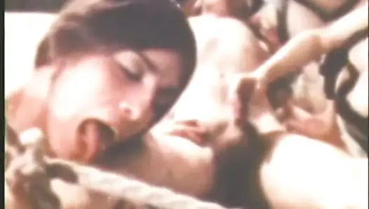 Klasik küçük bir sürtük için derin yoğun orgazm!