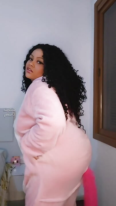 BBW Pajama Striptease and Twerk