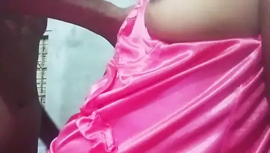 Amatör Hintli orta yaşlı seksi kadın otel odasında erkek arkadaşıyla canavar yarak seksinin tadını çıkarıyor