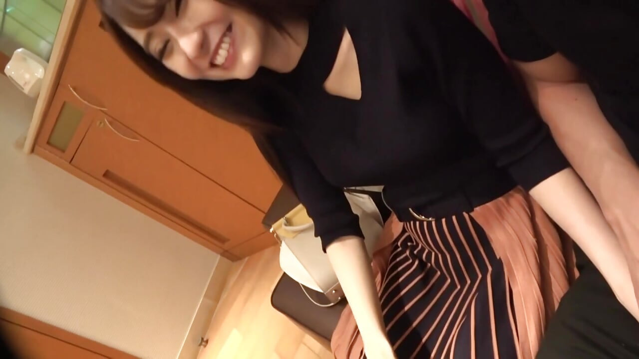 A189F05 Uma beleza absoluta de 24 anos com G-cup de 24 anos que tem cara de modelo e faz sexo casual em um love hotel!