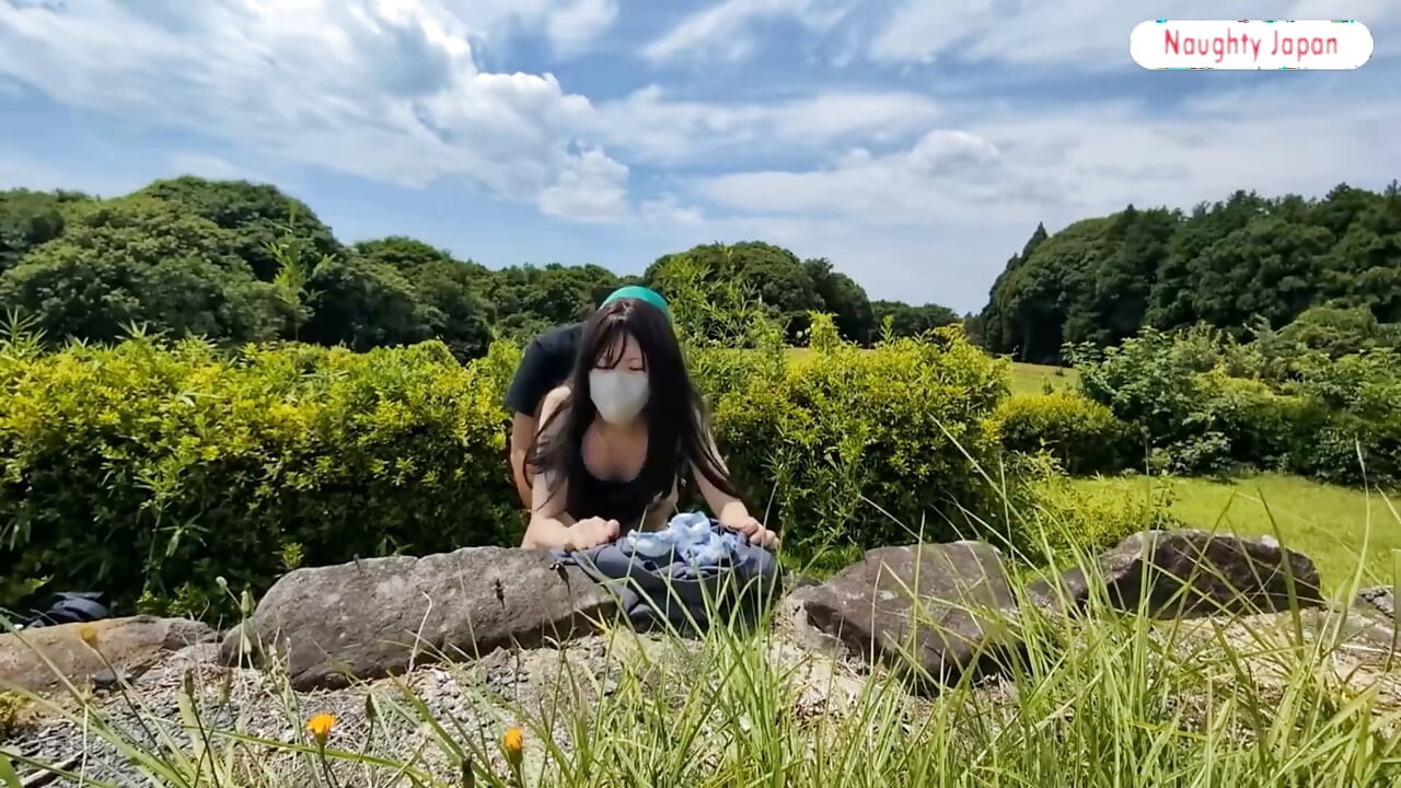 Slender casado beleza pego por seu marido. Diversão de verão parte 3 traz uma sessão privada ao ar livre cênica