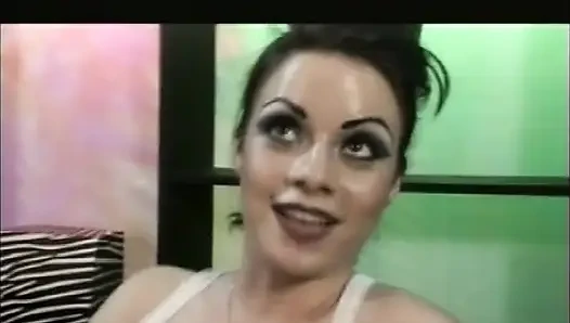 Dua gadis seksi dientot habis-habisan sama kontol besar sampai matanya menganga lebar