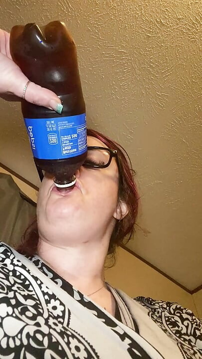 Chugging a Cola - sequência sexy com Close Ups! Muitos sons! Segundo episódio