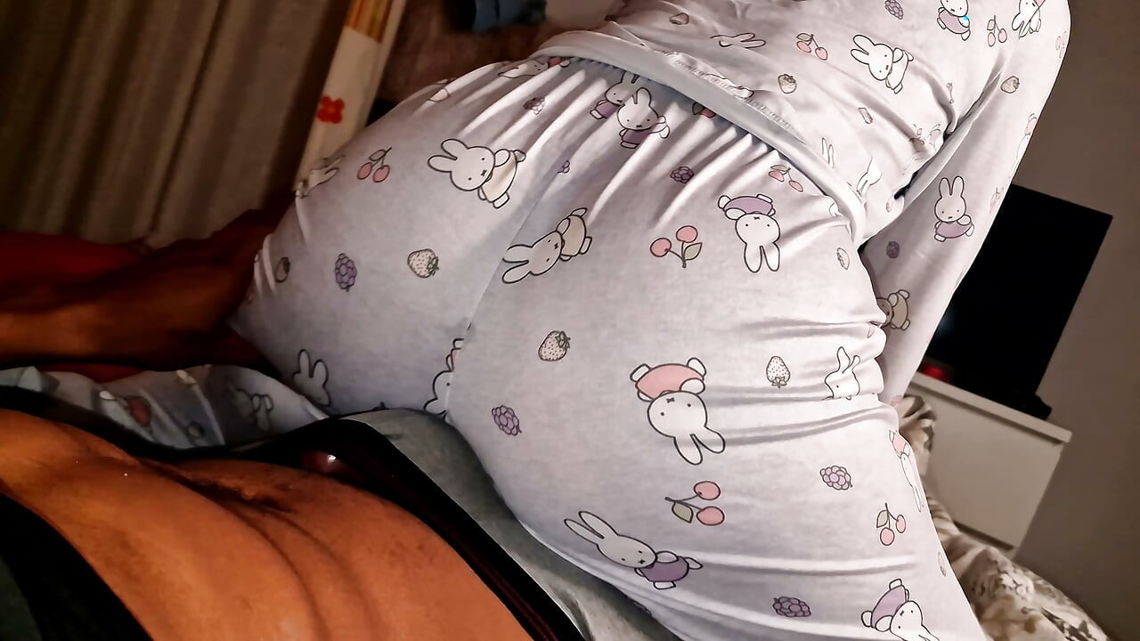 18-year-old virgin stepdaughter comes to my bed and ends up losing her virginity for the first time