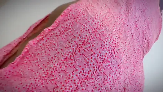 Gadis seksi asal mumbai lagi bersih-bersih kamarnya tanpa celana dalam &amp; dia menggoda cowok ini untuk habis-habisan