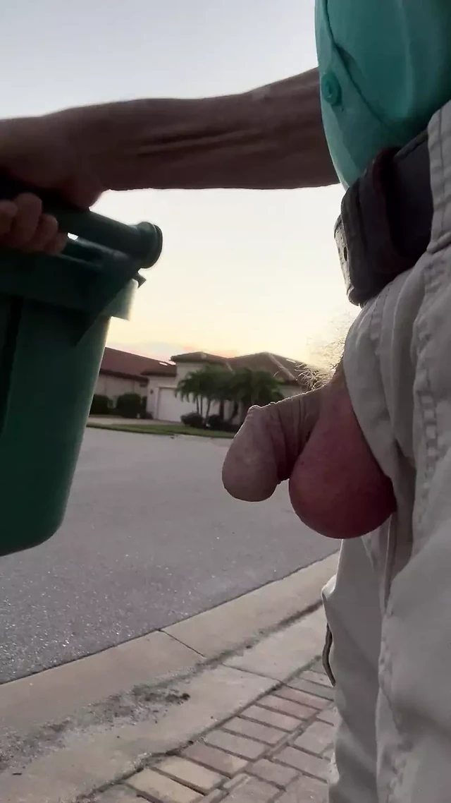 Exposing My Penis On The Cull De Sack