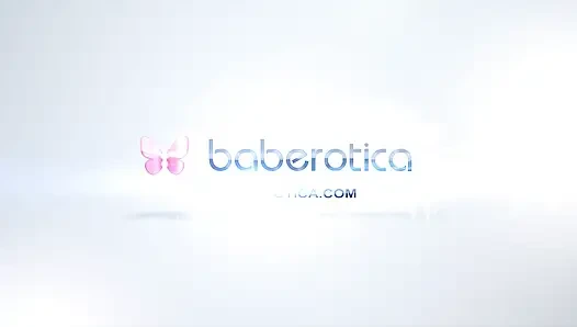 Natalia Starr kommt für ein Interview in unser Studio