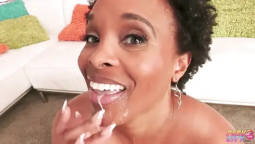 Ateşli zenci güzel anne Nia Ross için tüm delikler sikişiyor