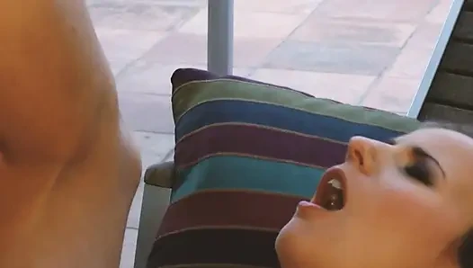 Hatunlar seks sahnesi istiyor1 büyük götlü esmer sert sikiliyor ve ağzına boşalmayla bitiyor