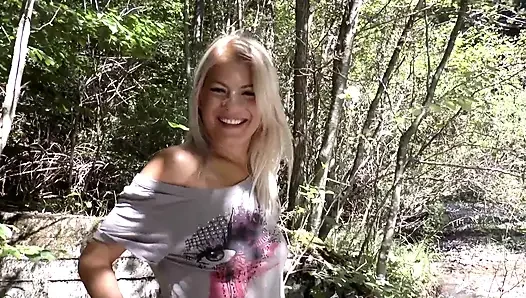 Pisseuse Jasmine Rouge - pis Alman sidik kraliçesi büyük altın akışları serbest bırakıyor