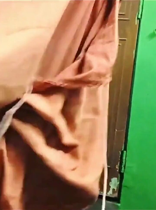 Ammu después de cambiarse el vestido del baño mostrando tetas