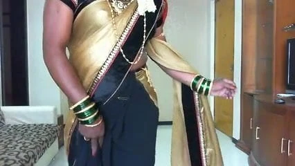 hijda in saree