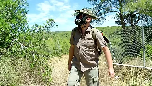 Hot babe squirts after hot fuck outdoors