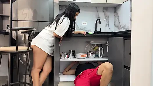 Cewek imut latina dientot sama tukang ledeng sampai dia kaya raya
