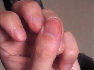 84 - Oliveier Nails кусает пальцы, сосет фетиш (04 2018)