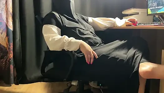 Suriyeli orta yaşlı seksi kadın xxx videosu üvey oğluna amını gösteriyor ve sıkı amına boşaltıyor xxx video