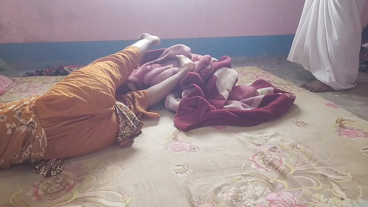 빈 집에서 여성과 방글라데시 남자의 바이러스 성 비디오.