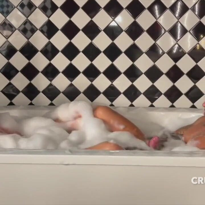 Vikko Viggo used raw by Apolo Adrii inthe bathroom