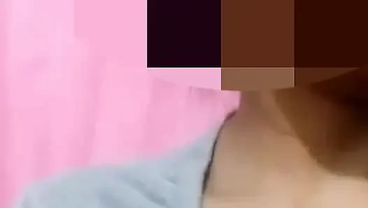 Bibiku pamer payudara besar alami,dalam panggilan video