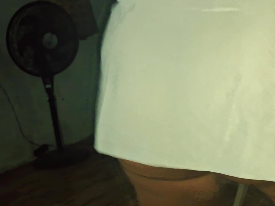 SHE LOVES TO GIVE HER ASS TO THE MIDDLE OF THE BIG DICK
