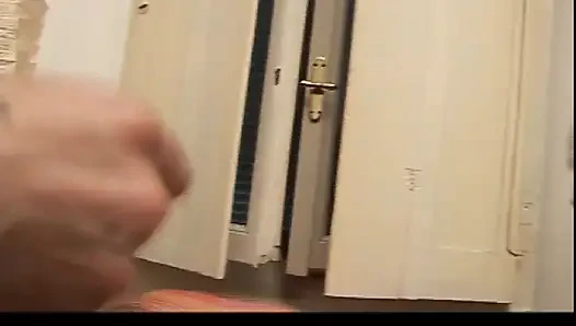 Büyük üçlü yarak emiyor seksi kız amcığını sikiyor