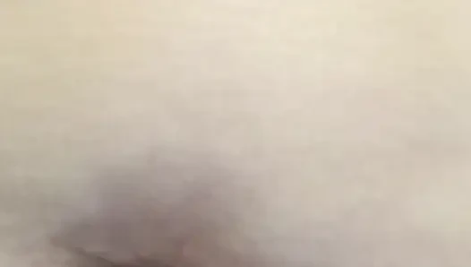 İri güzel kadın büyük siyah dildoya biniyor