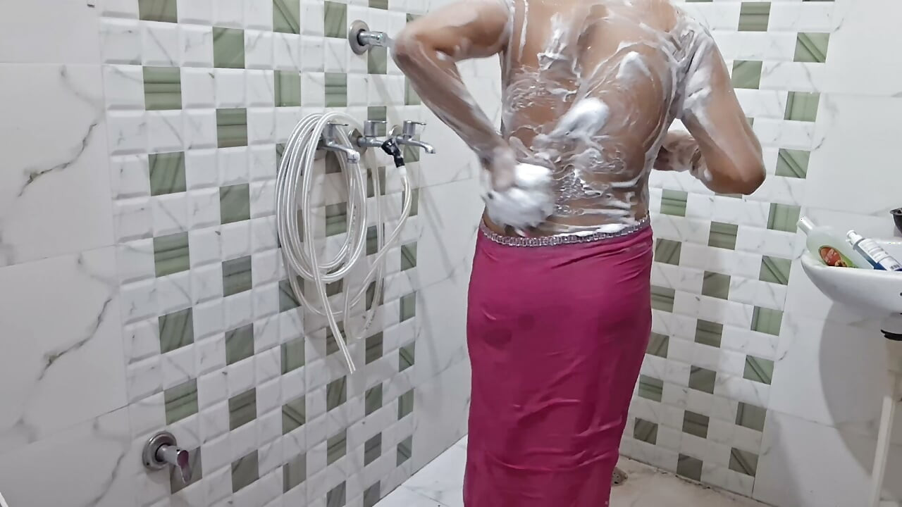 Pełne seksowne gorące wideo szwagierki kąpiącej się nago.