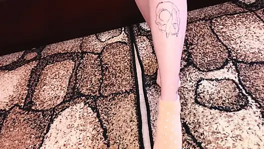 Ayaklarımı beğendin mi? O zaman onlara bak