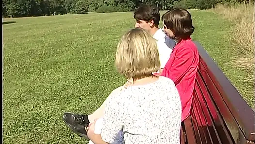 Ngentot sama pacar dan sahabatku di luar ruangan