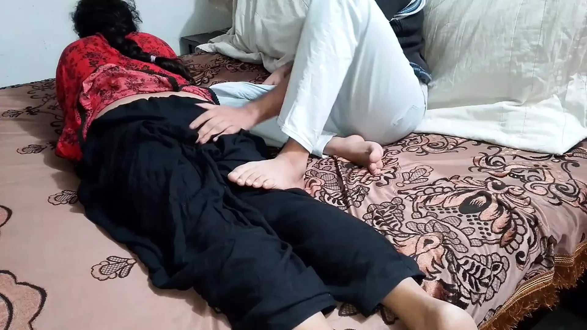 Adik ipar desi menjemput saya ke biliknya di bawah preteks dan membuatkan saya menikmatinya sepenuhnya.
