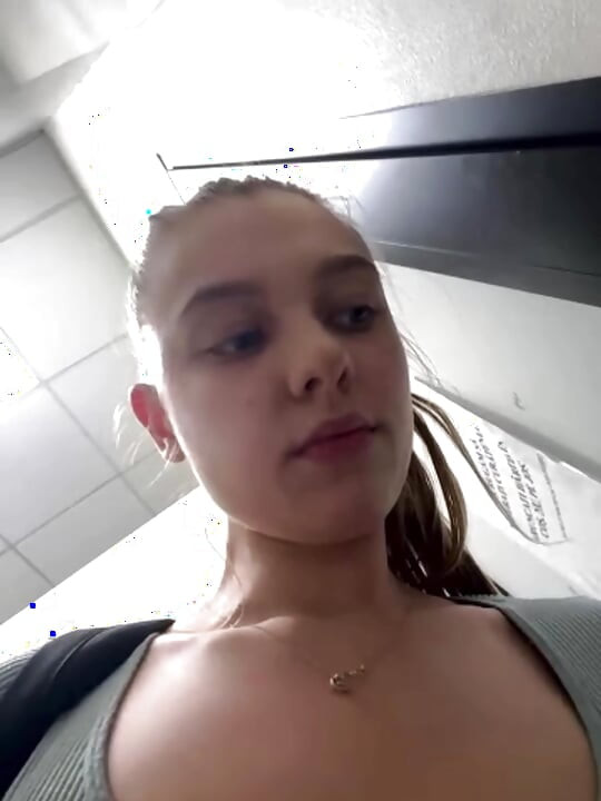 Hot Stretching in the gym with jucielussie