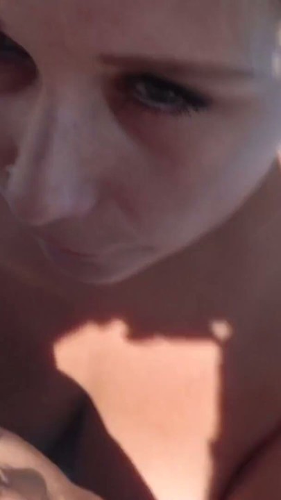 Nackt im Pool Sie wird gefickt | Clip 2
