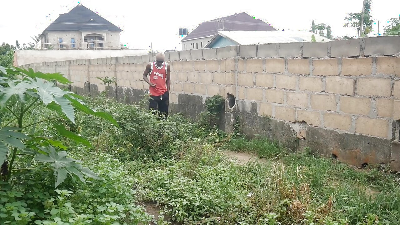 Ela me atrai em seu apartamento para que eu possa foder ela e sua amiga tesuda