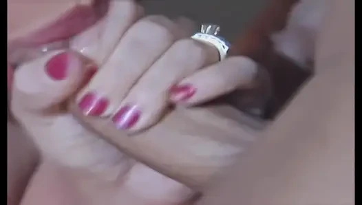 Pantat bahenol tante seksi rambut pirang ini dientot habis-habisan sampai menganga lebar