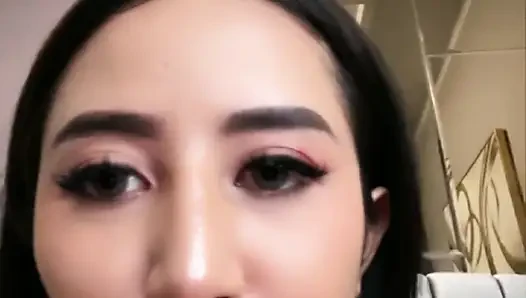 Cewek cantik tukang ngentot bikin bokep disebar sendiri biar memeknya becek