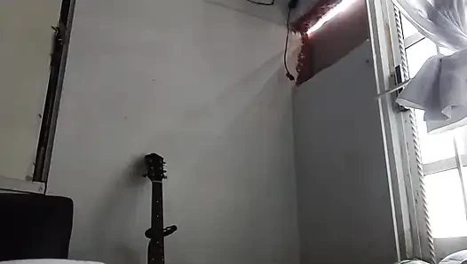 Уборщица прислала мне видео с уборкой моей спальне