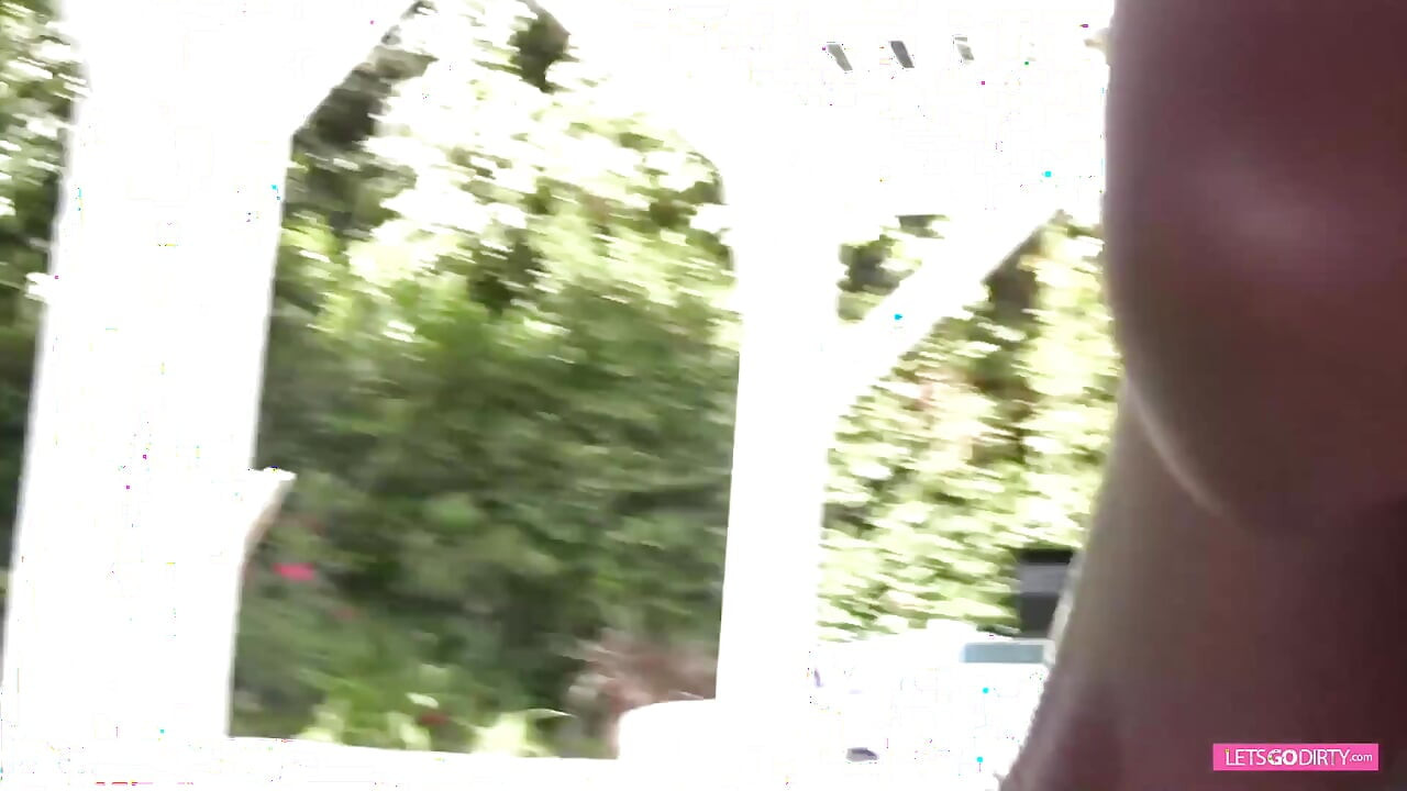 Big ass ebony slut gets her pussy screwed in doggy style pose