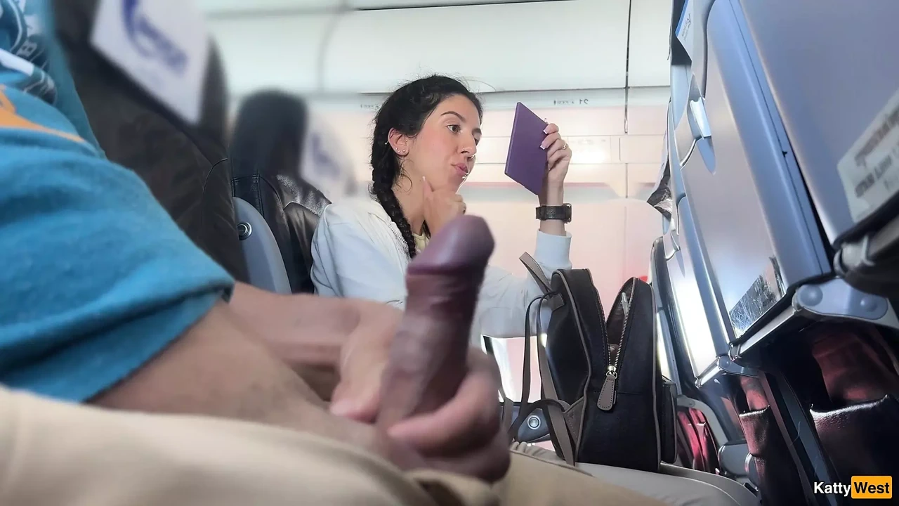 飞机上露鸡巴 - 女孩在2分钟内带我射精