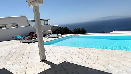 Mykonos'ta bir villada vahşi grup seks