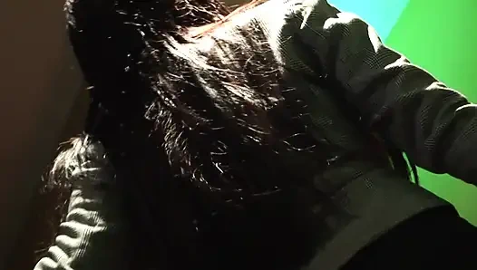 İki köle sahibelerini sikiyor