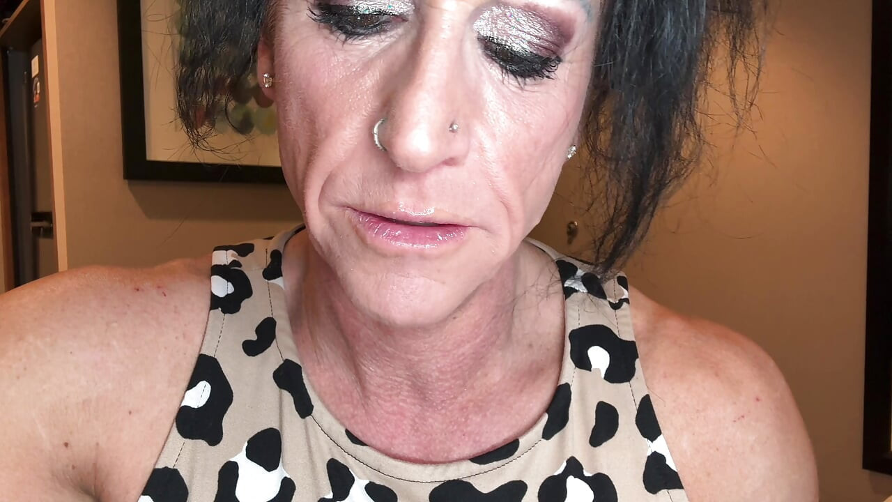 Goddess Kandys Naughty Oral Routine
