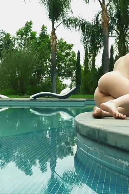 Sexy Spinner Jenna J Ross Gets Her Tight Pussy Hammered Hard in the Pool