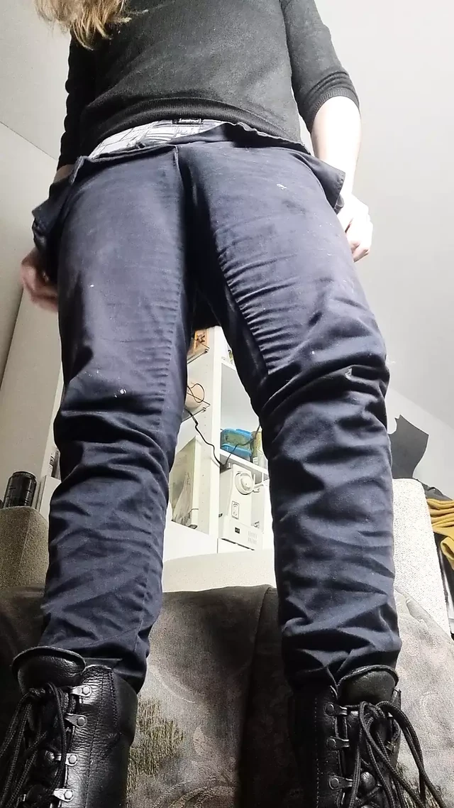Dutch duncan playing with his big cock till he shoots his thick load