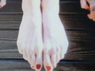 Brie Larson pieds cum tribute 2