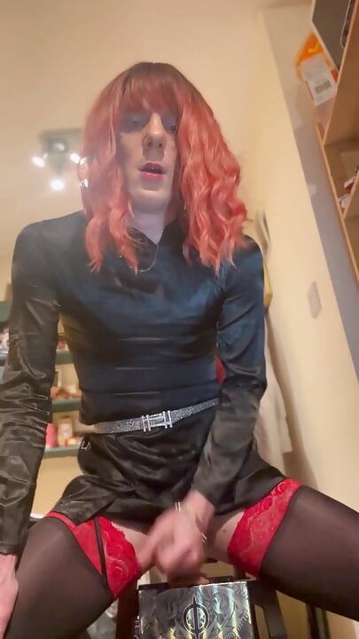 Jess Silk Rides Dildo